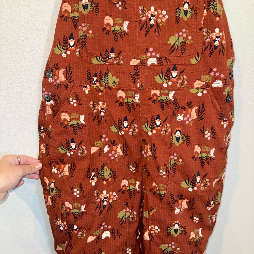✨RARE!! ✨ Duluth Trading Co Rust Gnome & Mushroom | Discontinued Short Overalls - Picture 4 of 8